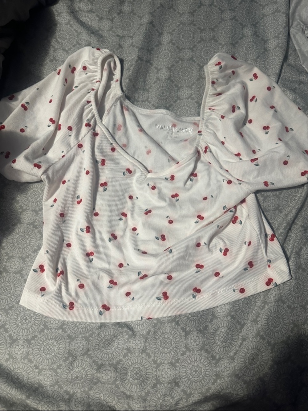Wildflowers White Cherry-Print Puff-Sleeve Crop Top
